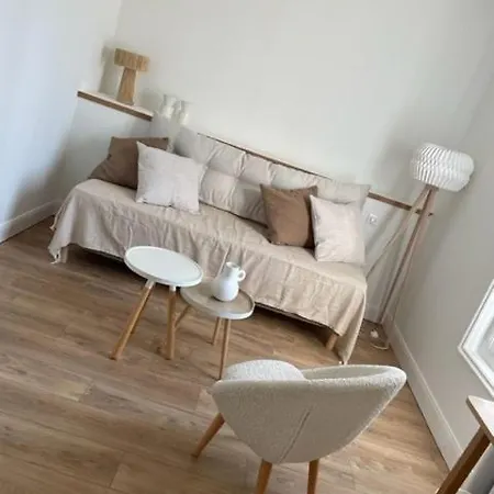 De La Pinede מלון