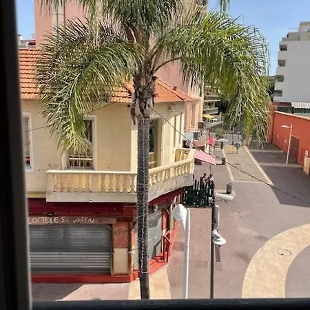 מלון De La Pinede 3*