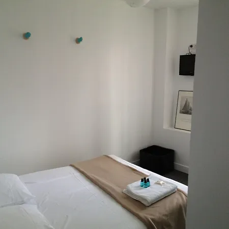 De La Pinede מלון