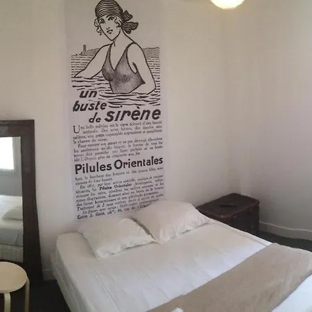 De La Pinede מלון 3*