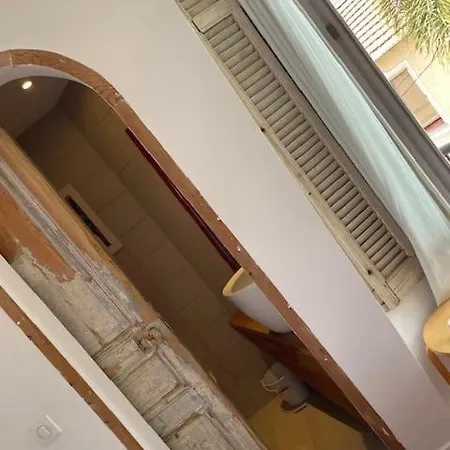 オテル デ ラ ピネード 3*