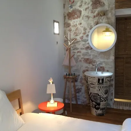 オテル デ ラ ピネード 3*