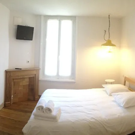 De La Pinede Hotell