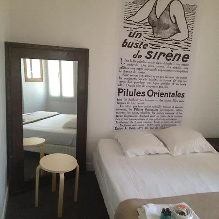 De La Pinede Hotell