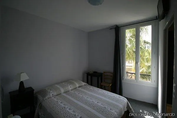 Hotel De La Pinède 3*