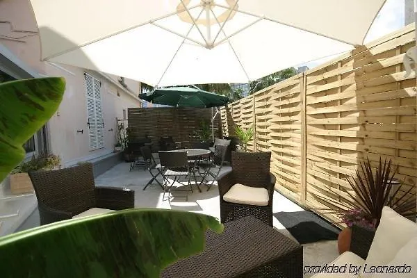 Hotel De La Pinède 3*