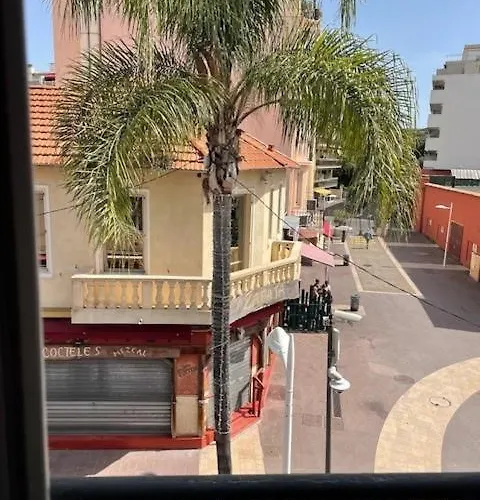 Hotel De La Pinède 3*